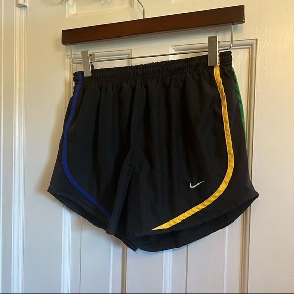 Black Nike shorts    - Picture 2 of 8